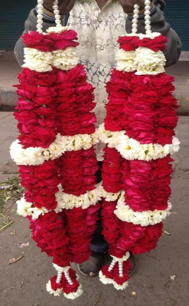 rose petals mala for Online Delivery, Flower Delivery in Kanpur, Online Flower Delivery in Kanpur